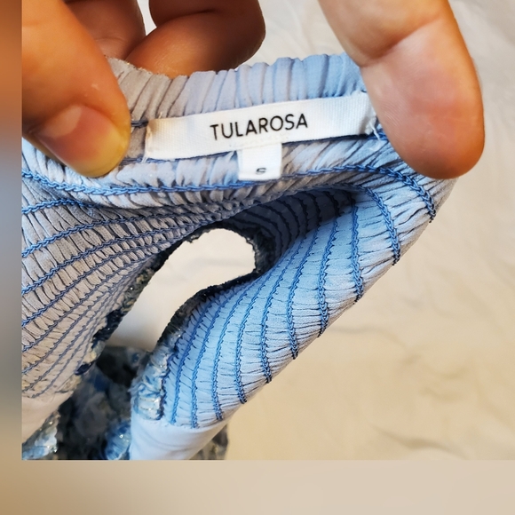 Revolve Tularosa Belen Batik Floral One-shoulder crop top size S - Picture 4 of 5